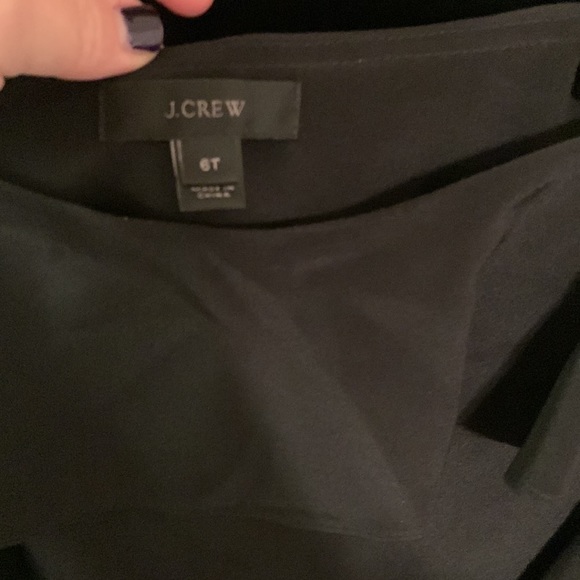 SALE! 🛍️ J CREW Black Cold Shoulder Ruffle Top - Size 6 Tall - Picture 7 of 10